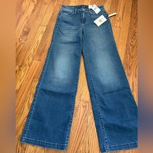 NWT NYDJ Teresa Wide Leg Jeans Sz 4. Medium Wash called SweetBay.